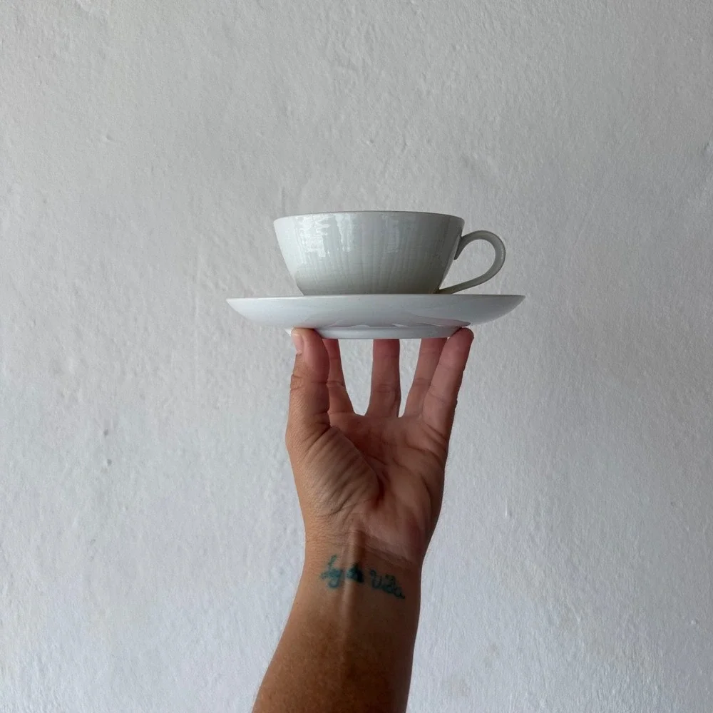 Dorothy C Thorpe Gold Wash Teacup And Saucer Set Of 10 White Textured California